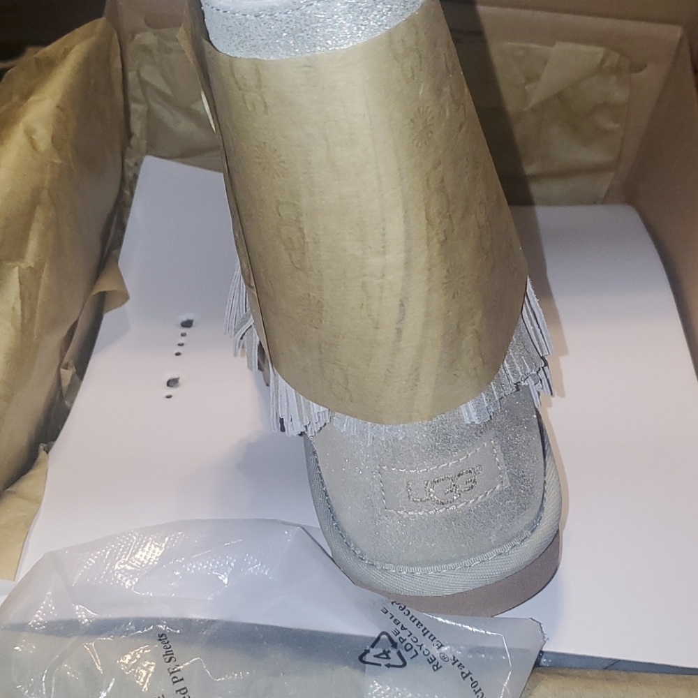 UGG SHORT II FRINGE BOOTS - Picture 4 of 12
